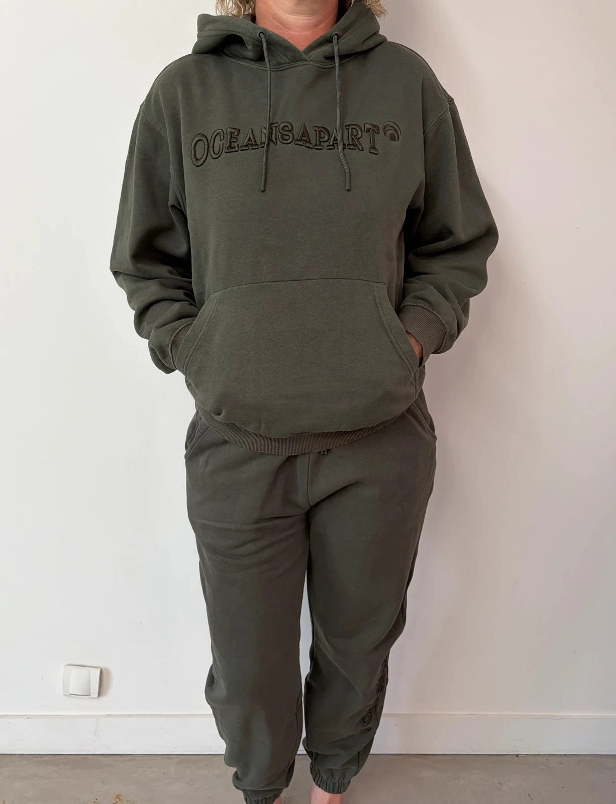Conjunto Oceansapart caqui – Sudadera con capucha y pantalón de chándal – Talla M – Estado perfecto – photo 7